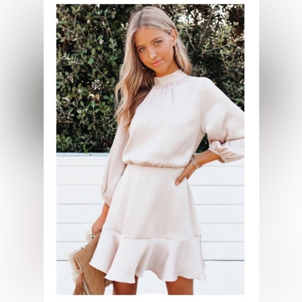 VICI COLLECTION Call Me Angel Textured Satin Dress